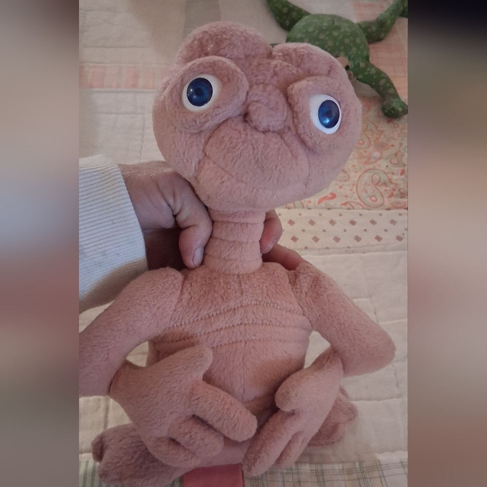 Plush Alien Toy with Blue Eyes